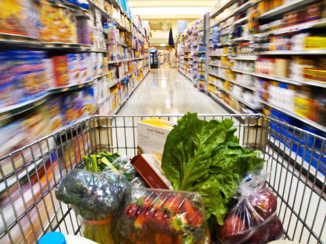 Запорожский супермаркет провёл масштабную проверку продукции после жалобы в социальной сети (ФОТО)
