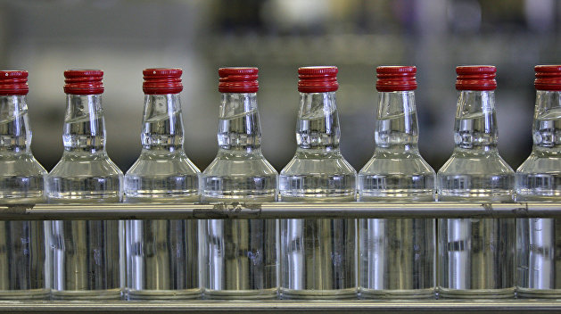 В Запорожской области солдат нёс службу в обнимку с бутылкой водки