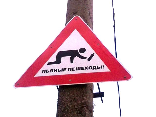 Безобразие на дороге: два запорожца пытались сесть и лечь посреди проезжей части (ВИДЕО)