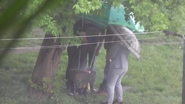 Ты - не ты, когда голоден: в Запорожье жарили шашлыки в разгар бури (ВИДЕО)