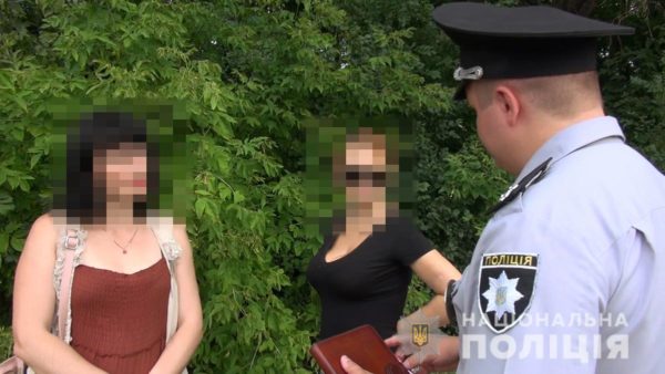 Запорожские "ночные бабочки" пообщались с Нацполицией (ВИДЕО)