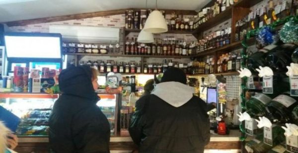 В Запорожье срезали волейбольную площадку, дабы построить очередную "наливайку" (ФОТО)