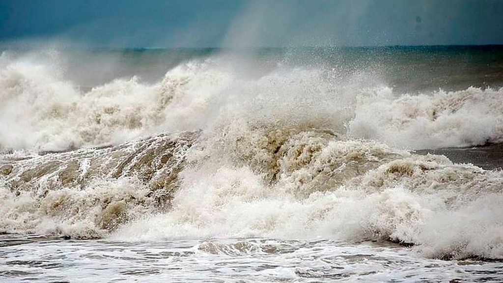 Завтра на Азовском море в Запорожской области поднимутся полутораметровые волны