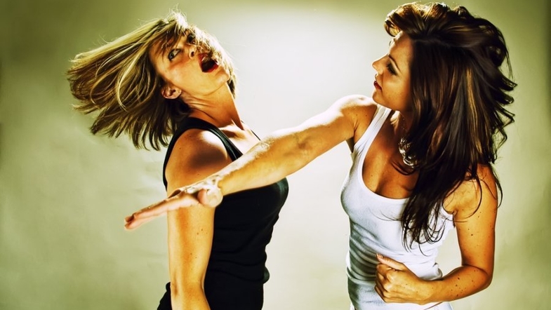 Двух запорожцев поймали за непотребным занятием посреди улицы: полиция на вызов не успела (ФОТО)