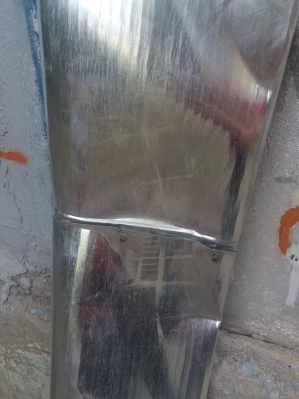 В Запорожье вандалы уничтожили новые сливные трубы на многоэтажках (ФОТО)