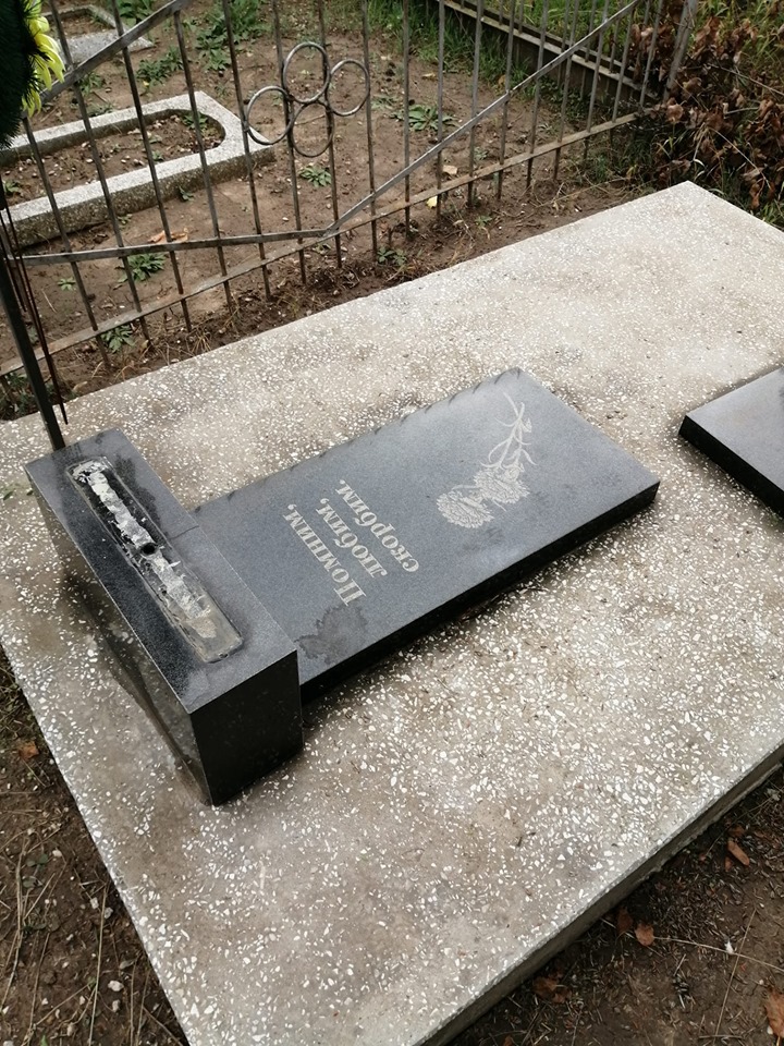 "Нет сердца": в Запорожской области на кладбище дебоширили вандалы (ФОТО)