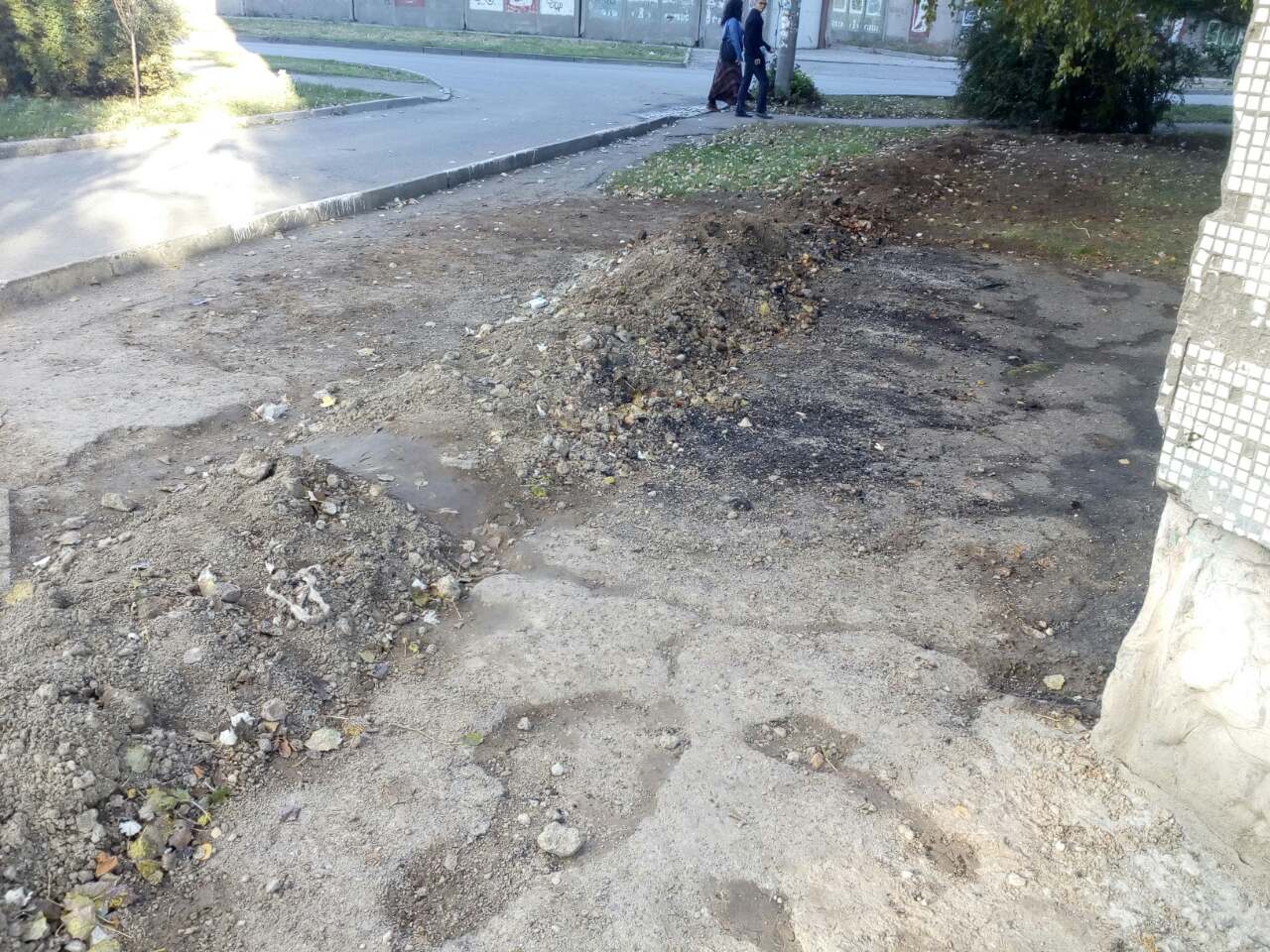 Ради строительства супермаркета в Запорожье изувечили жилой двор (ФОТО)