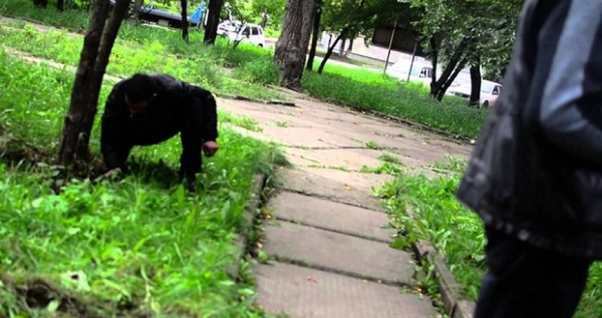 В Запорожье оставляют "закладки" даже под церковью (ВИДЕО)