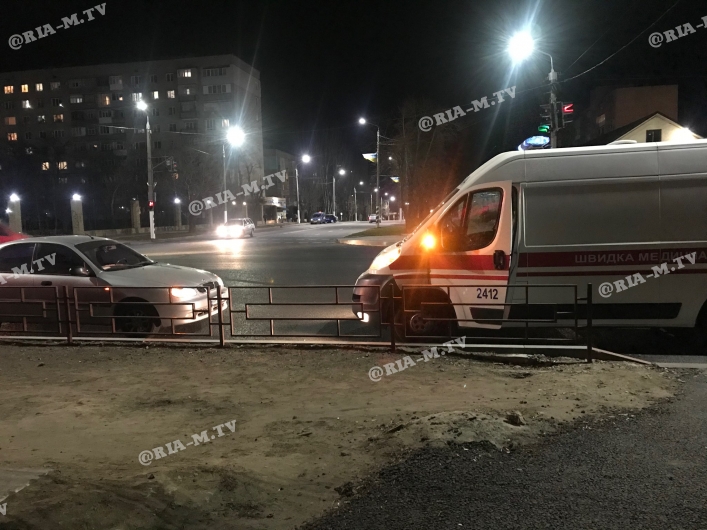 В Запорожской области пьяный пешеход бросился под автомобиль (ФОТО)