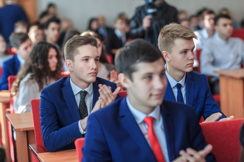 400 запорожских студентов получили свои первые именные стипендии от Метинвеста