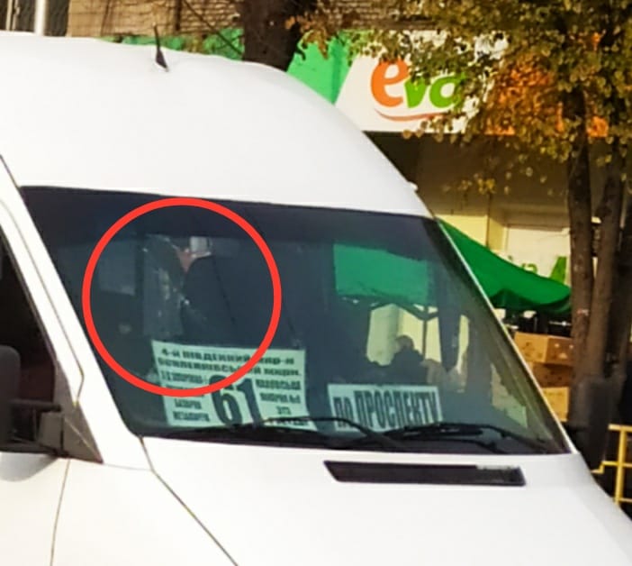 В Запорожье подросток разбил лбом лобовое стекло в маршрутке (ФОТО)
