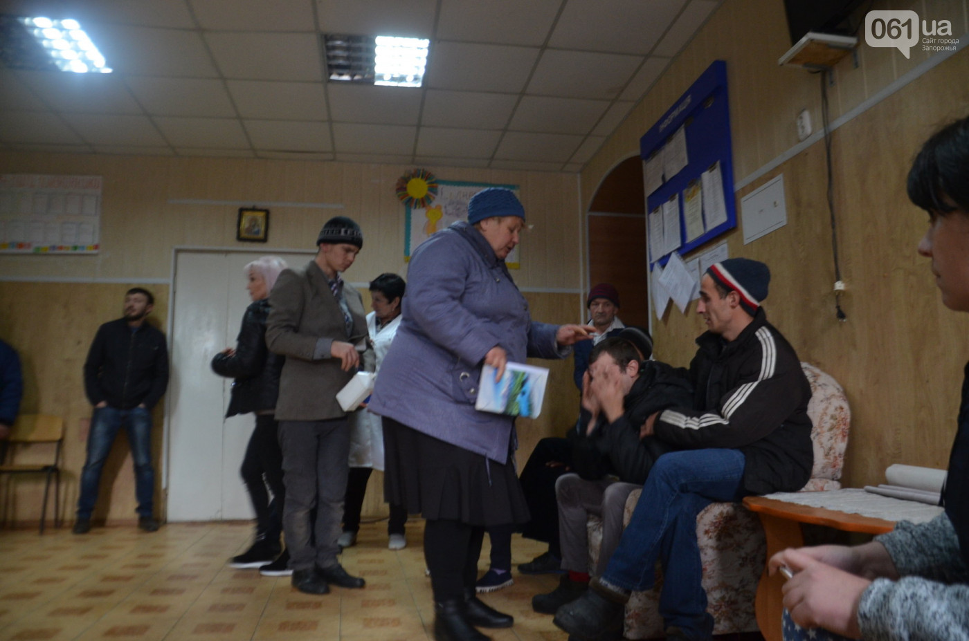 Мужчины плакали и упирались: подопечных психоневрологического интерната из Черниговки насильно лишили дома (ФОТО)