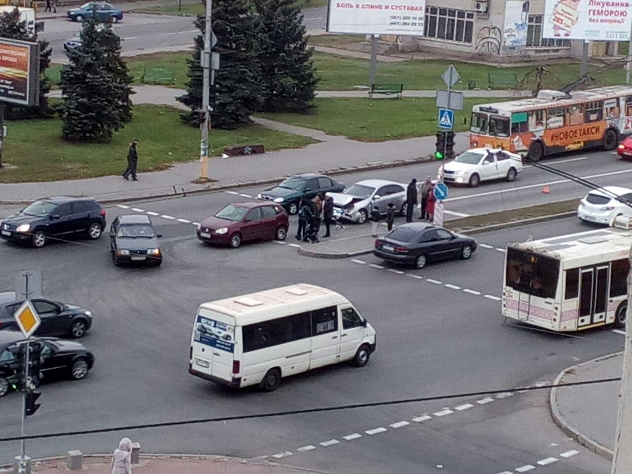 В центре Запорожья произошло ДТП (ФОТО)