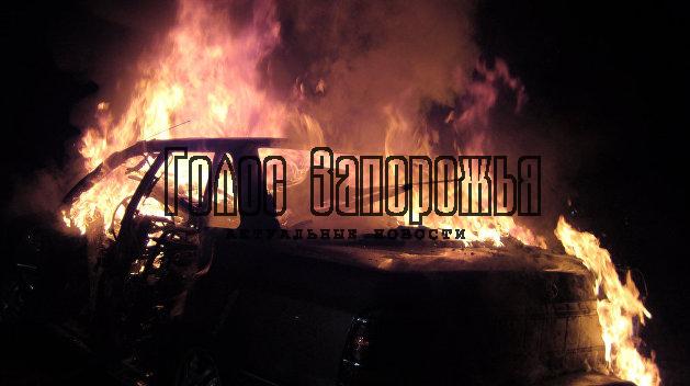 В Запорожье на проезжей части загорелась "Таврия" (ВИДЕО)