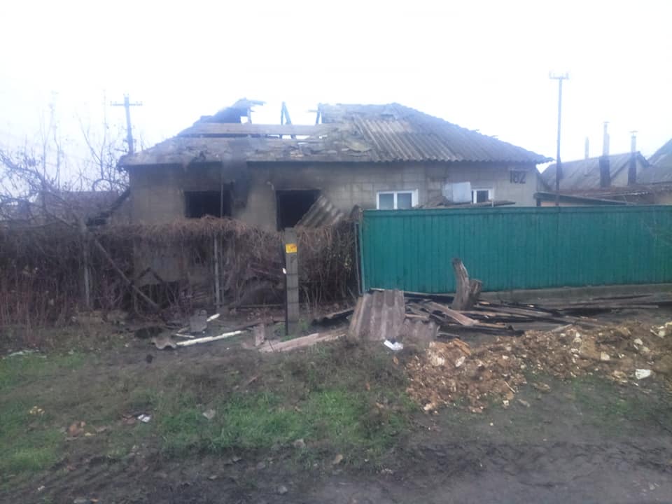 В Запорожье огонь охватил жилой дом: погиб ребенок (ФОТО)