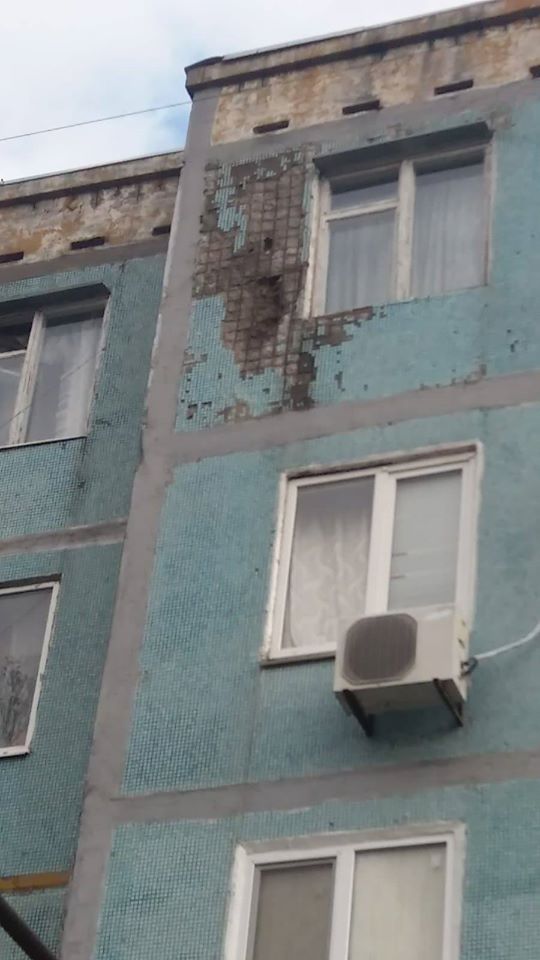 В стенах - сквозные дыры: в Запорожской области рассыпается многоэтажка (ФОТО) 2 В стенах - сквозные дыры: в Запорожской области рассыпается многоэтажка (ФОТО)