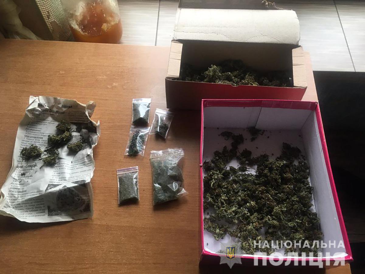 В Запорожье мужчина хранил наркотики в коробках из-под обуви (ФОТО)