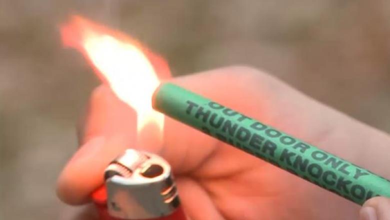 В Запорожье группа подростков пыталась взорвать толпу людей на остановке петардами (ФОТО)