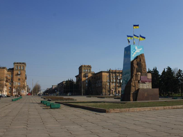 В Запорожье у порта демонтируют постамент памятника Ленину (ВИДЕО)
