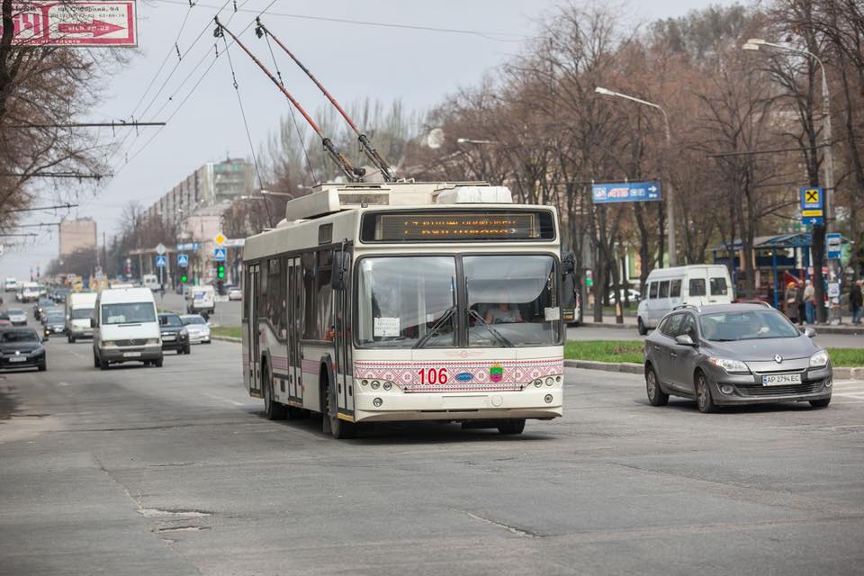 Из запорожского троллейбуса выгнали пассажира без маски (ВИДЕО)