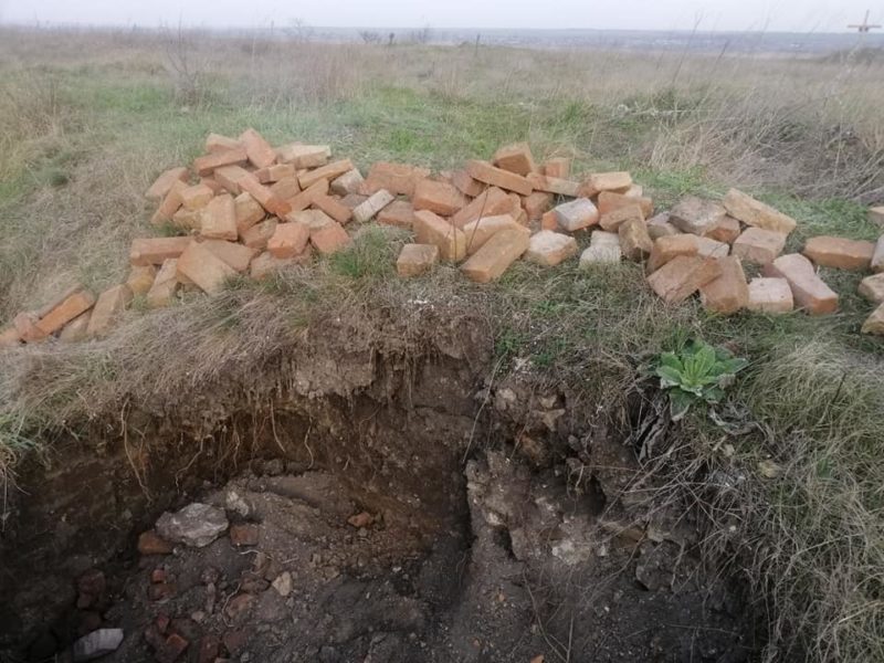 В Запорожской области вандалы раскурочили исторический склеп (ФОТО)