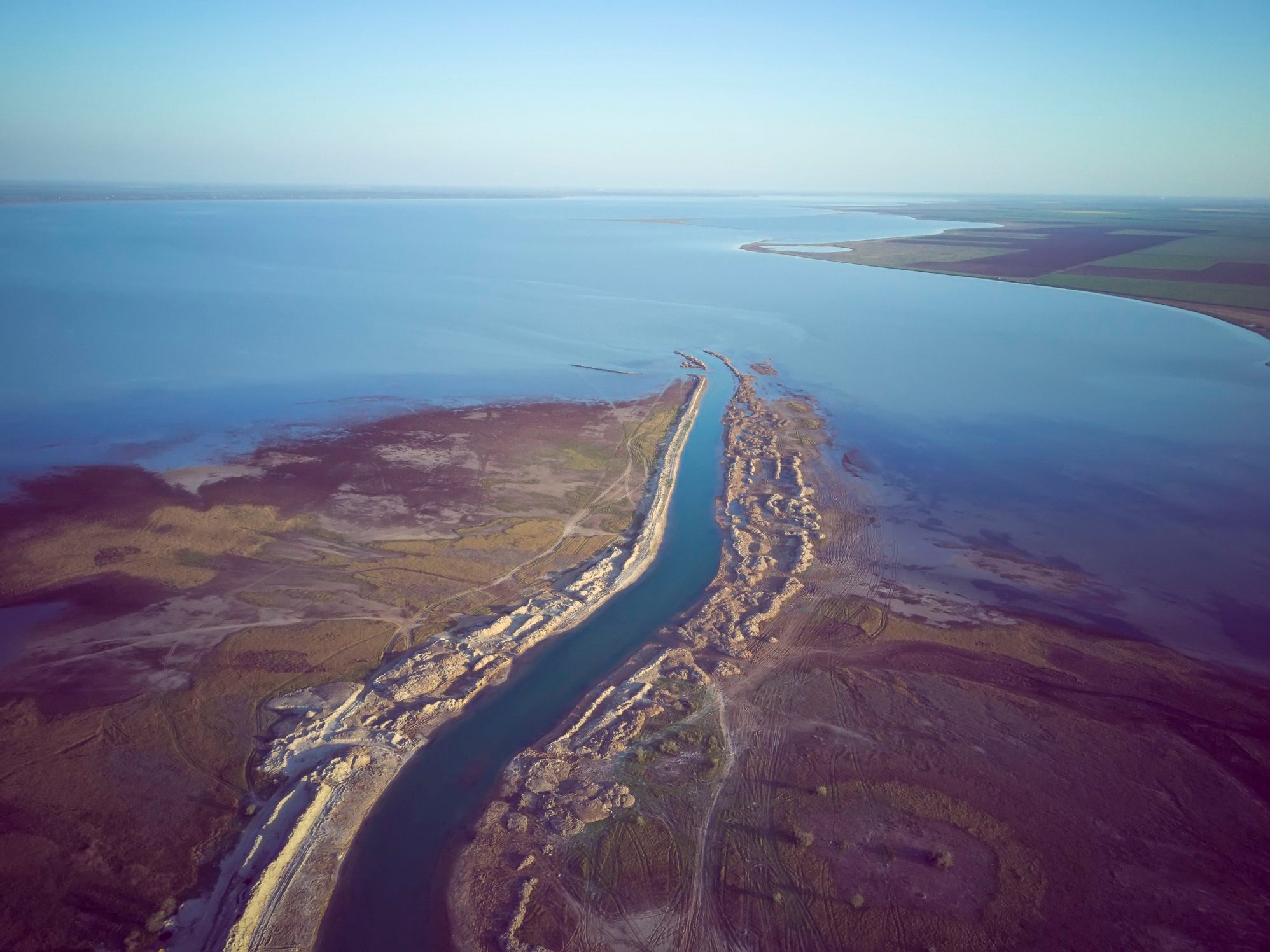Слияние Азовского моря и Молочного лимана сняли с высоты птичьего полета (ФОТО)