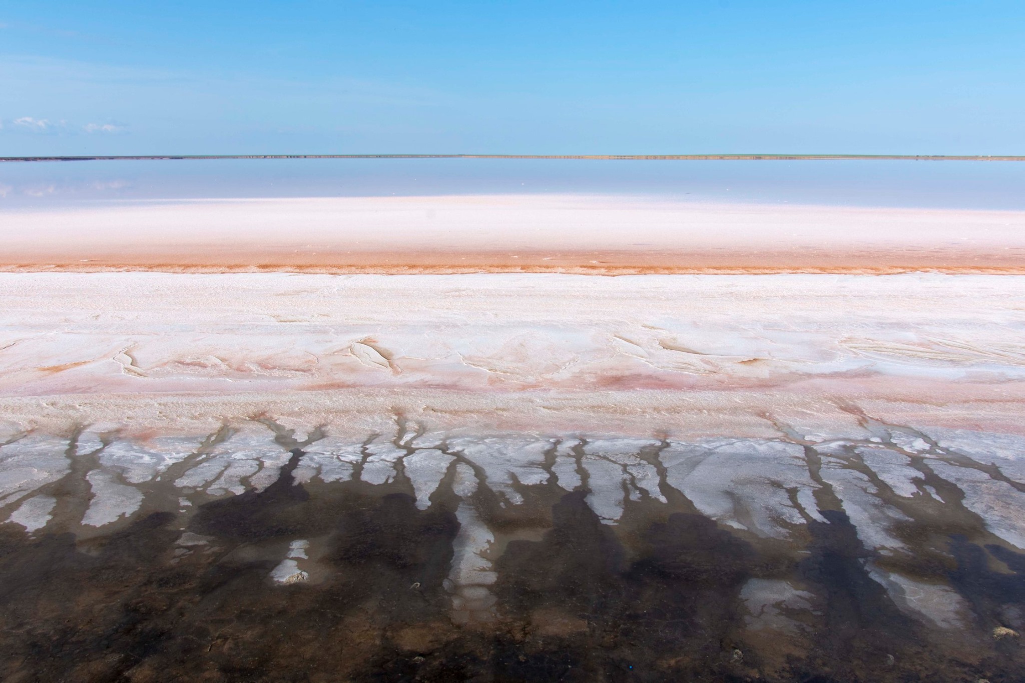 Запорожский фотограф показал чудеса Розового озера у Азовского моря (ФОТО)