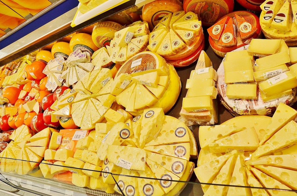 В запорожских супермаркетах продукты имеют "бесконечный" срок годности (ВИДЕО)