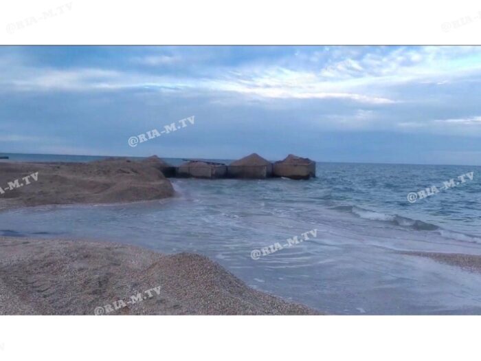 На берегу Азовского моря начали незаконное строительство (ФОТО, ВИДЕО)
