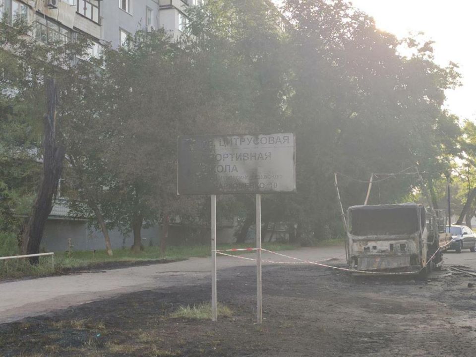 В Запорожье ночью произошел масштабный пожар: появились ФОТО и ВИДЕО с места происшествия 5 В Запорожье ночью произошел масштабный пожар: появились ФОТО и ВИДЕО с места происшествия