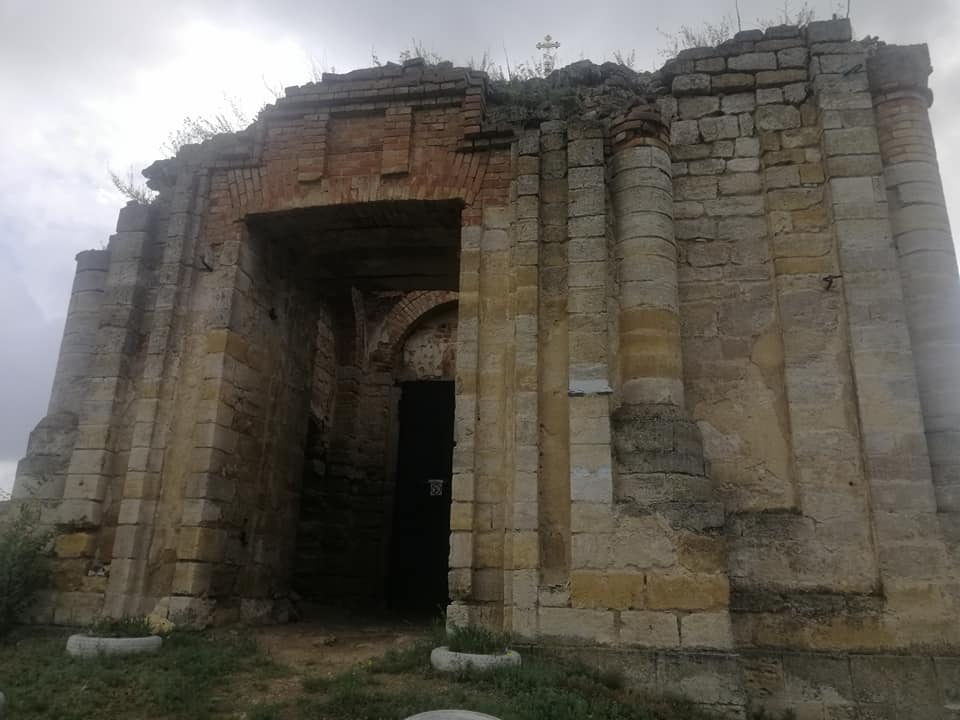 По кирпичику: в Запорожской области восстановят старинную церковь (ФОТО)