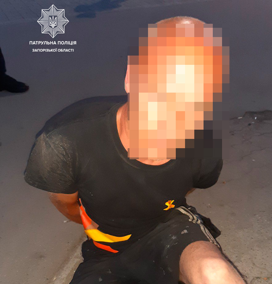 В Запорожье на Космосе задержали мужчину, который бегал с ножом в руках (ФОТО)