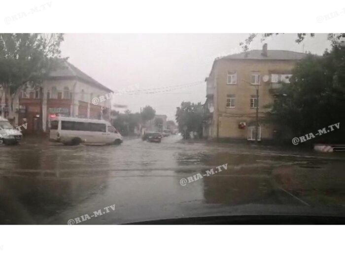В Запорожской области город ушел под воду: появились ФОТО и ВИДЕО