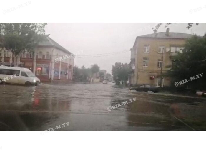 В Запорожской области город ушел под воду: появились ФОТО и ВИДЕО