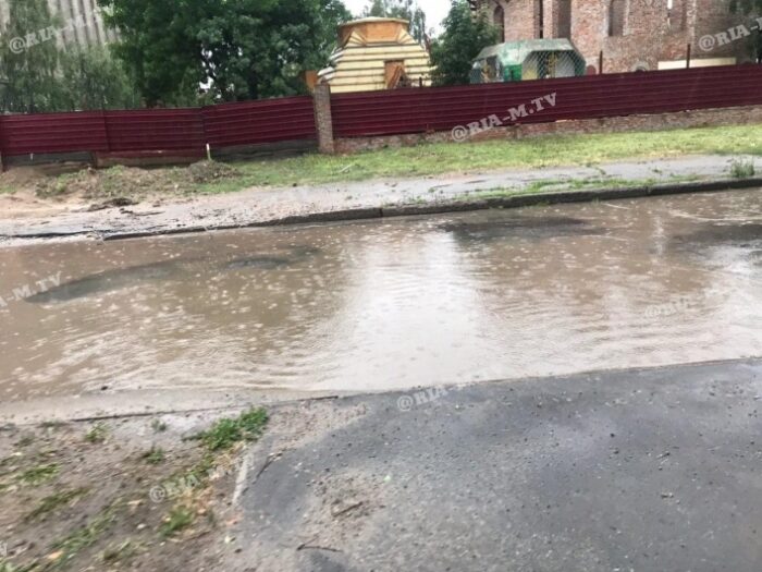 В Запорожской области затопило город: машины застряли в воде (ВИДЕО-ФОТО)