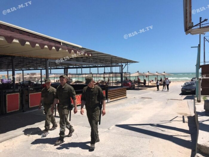 На побережье Азовского моря отдыхающие заметили нацгвардейцев (ФОТО, ВИДЕО)