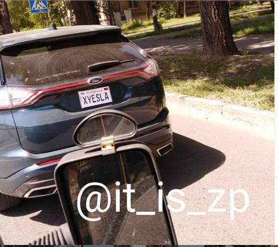 В Запорожье заметили автомобиль с неприличными номерами, запрещенными в Америке (ФОТО)