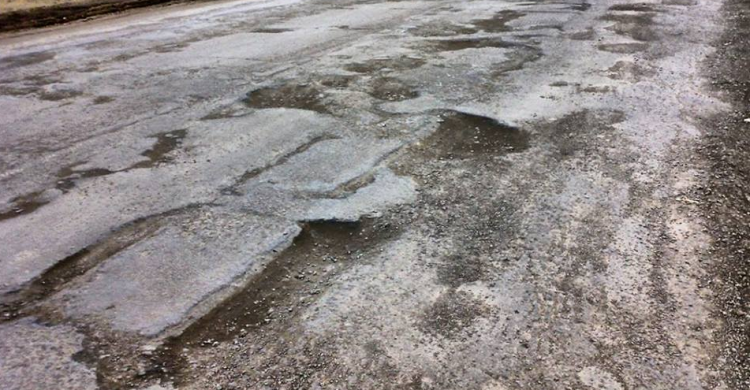Дорога к курорту в Запорожской области превратилась в полосу препятствий (ВИДЕО)