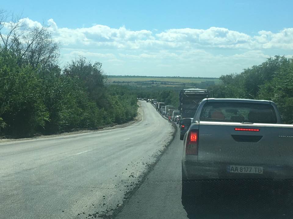 На трассе к курортам Запорожья остановлено движение (ВИДЕО)