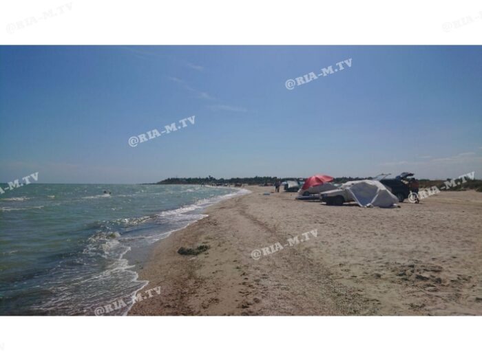 Побережье Азовского моря покрыла зеленая субстанция (ФОТО-ВИДЕО)