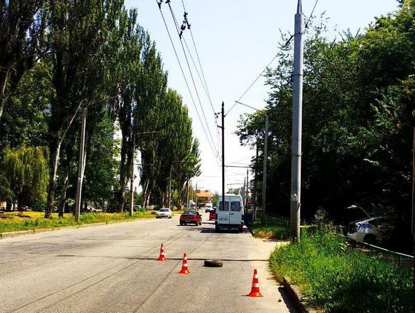 В Запорожье на маршрутку во время движения упала металлическая труба: появились подробности