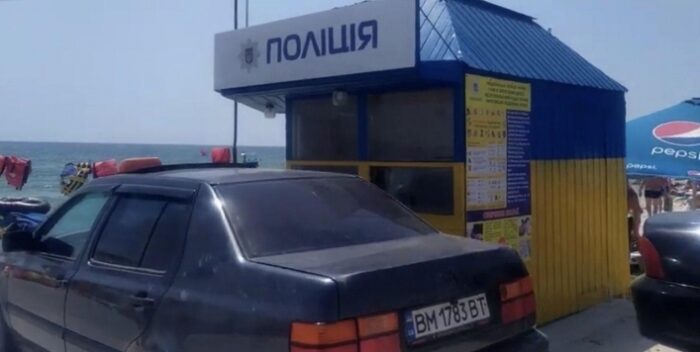 В Кирилловке на центральном пляже заметили полицию (ФОТО)
