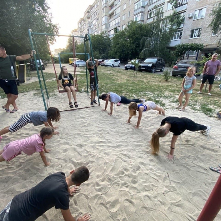 В Запорожской области 8-летняя девочка установила необычный рекорд (ФОТО) 2 В Запорожской области 8-летняя девочка установила необычный рекорд (ФОТО)