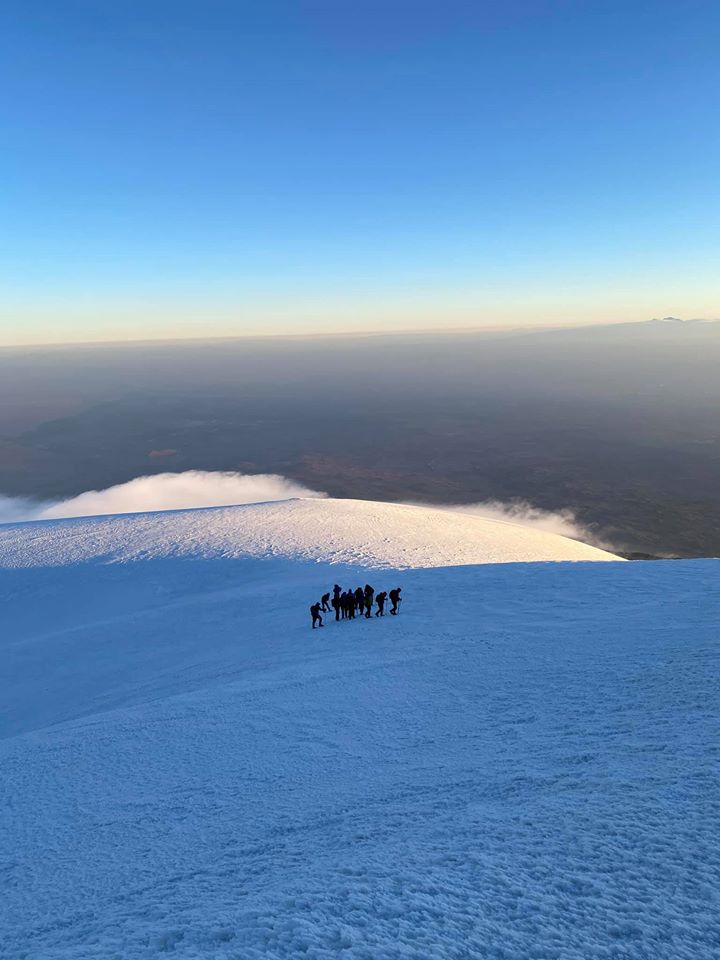 На вершине горы Арарат развернули флаг Запорожья (ФОТОФАКТ)
