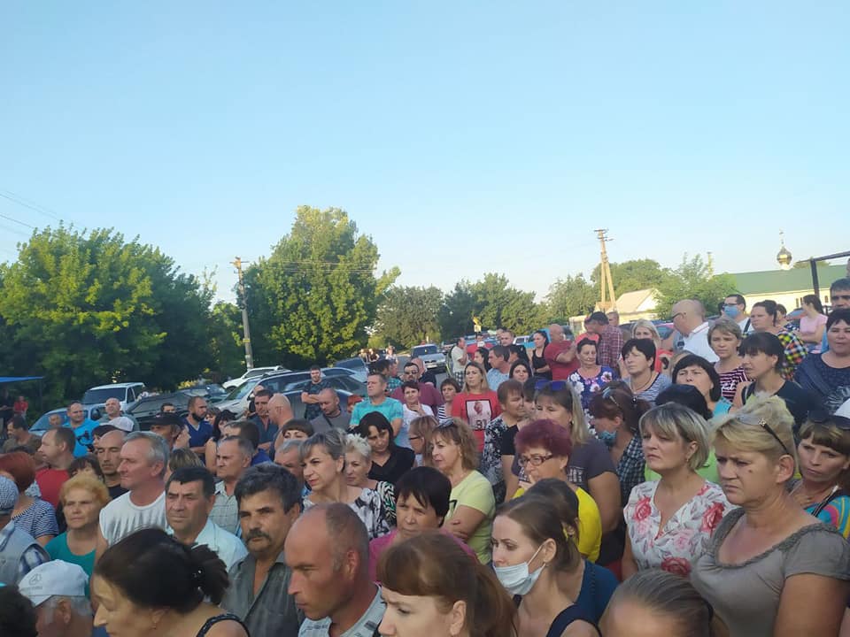 Жители Запорожской области перекрыли трассу в знак протеста (ФОТО)