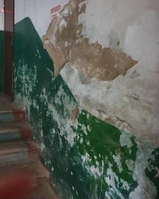 В Запорожской области над головами горожан рушится жилой дом (ФОТО)
