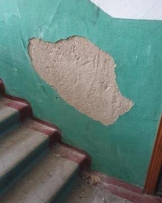 В Запорожской области над головами горожан рушится жилой дом (ФОТО)