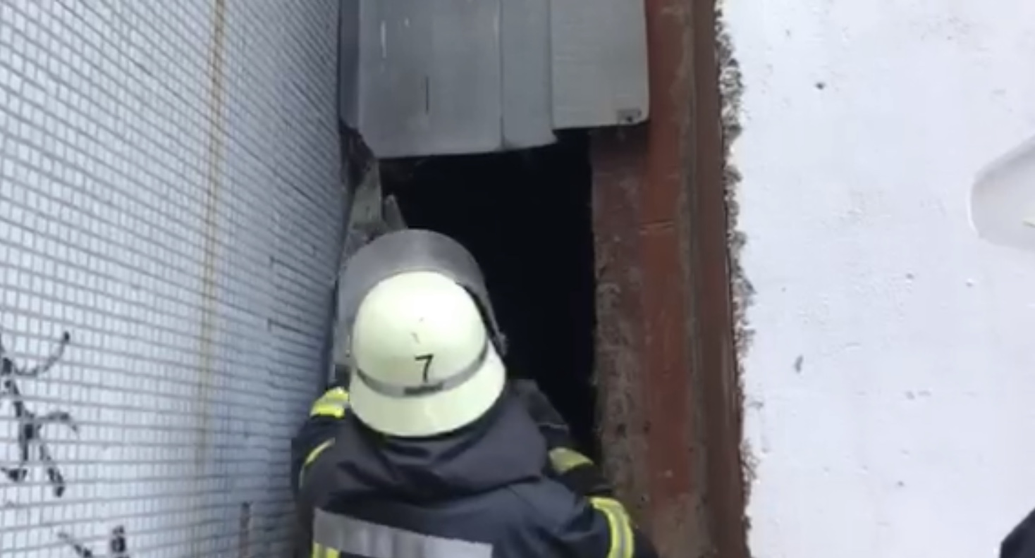 В Запорожье на Бабурке мужчина упал с крыши многоэтажки (ФОТО) 3 В Запорожье на Бабурке мужчина упал с крыши многоэтажки (ФОТО)