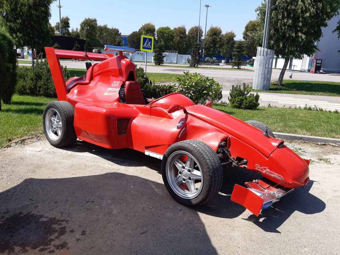 Монстр на колёсах: умельцы превратили ЗАЗ - 968 в болид "Ferrari" (ФОТО)