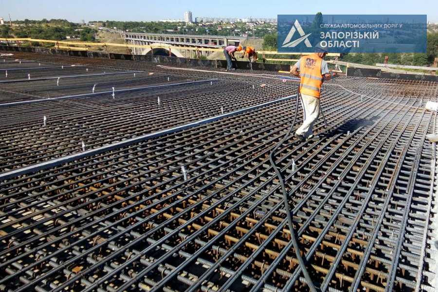 В Запорожье активно продолжают строить мосты: как продвигается процесс (ФОТО)